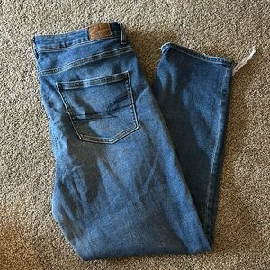 American Eagle Medium Wash Jeans - Stretch Mom Jeans